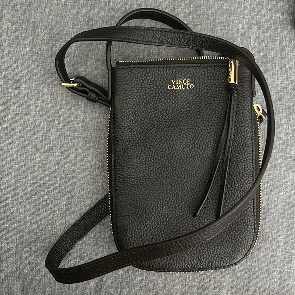 Vince Camuto crossbody wallet